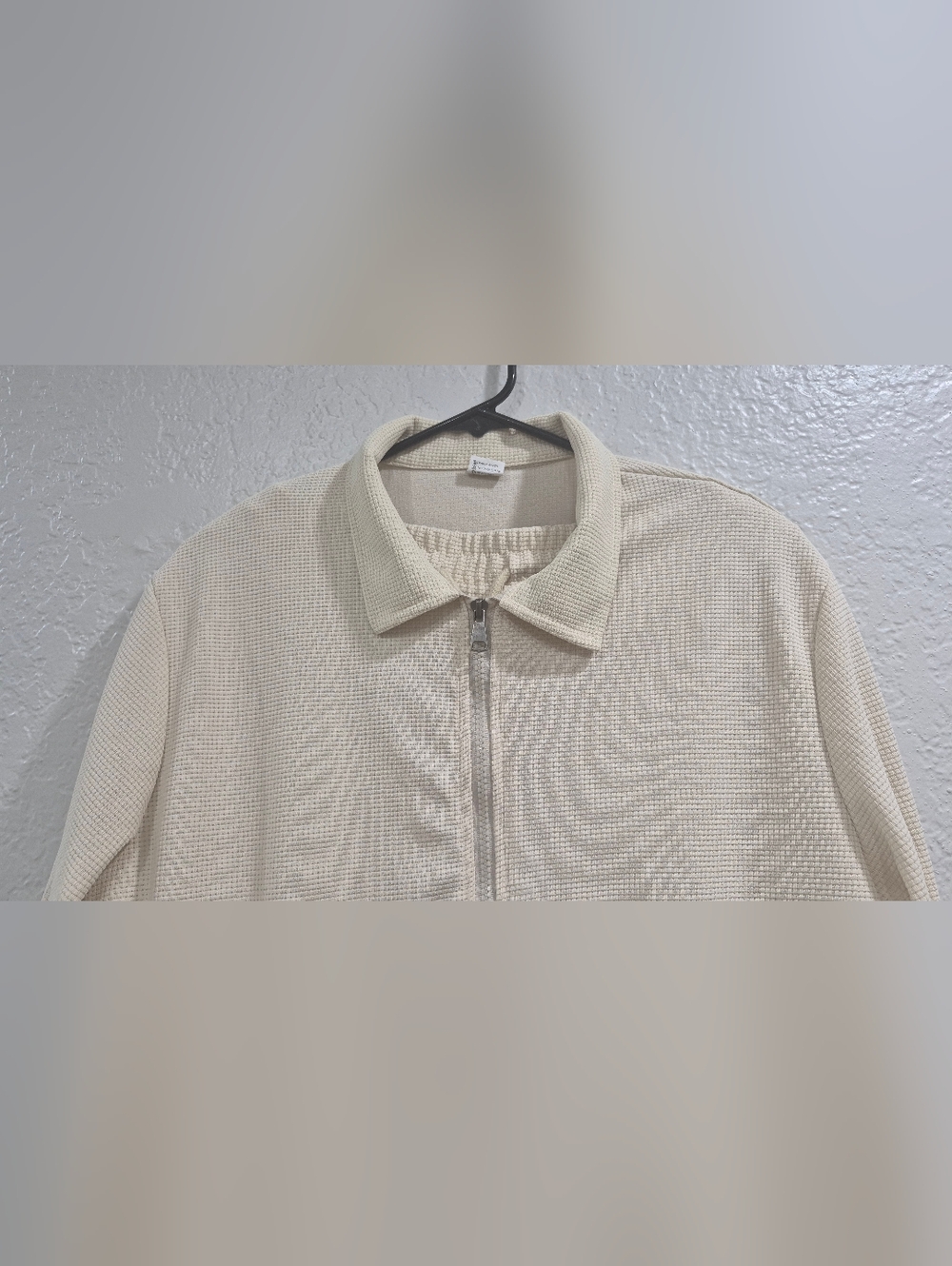 Beige/Tan Activewear 2-Piece Set - Size M, Ultralight Material. - Picture 9 of 13